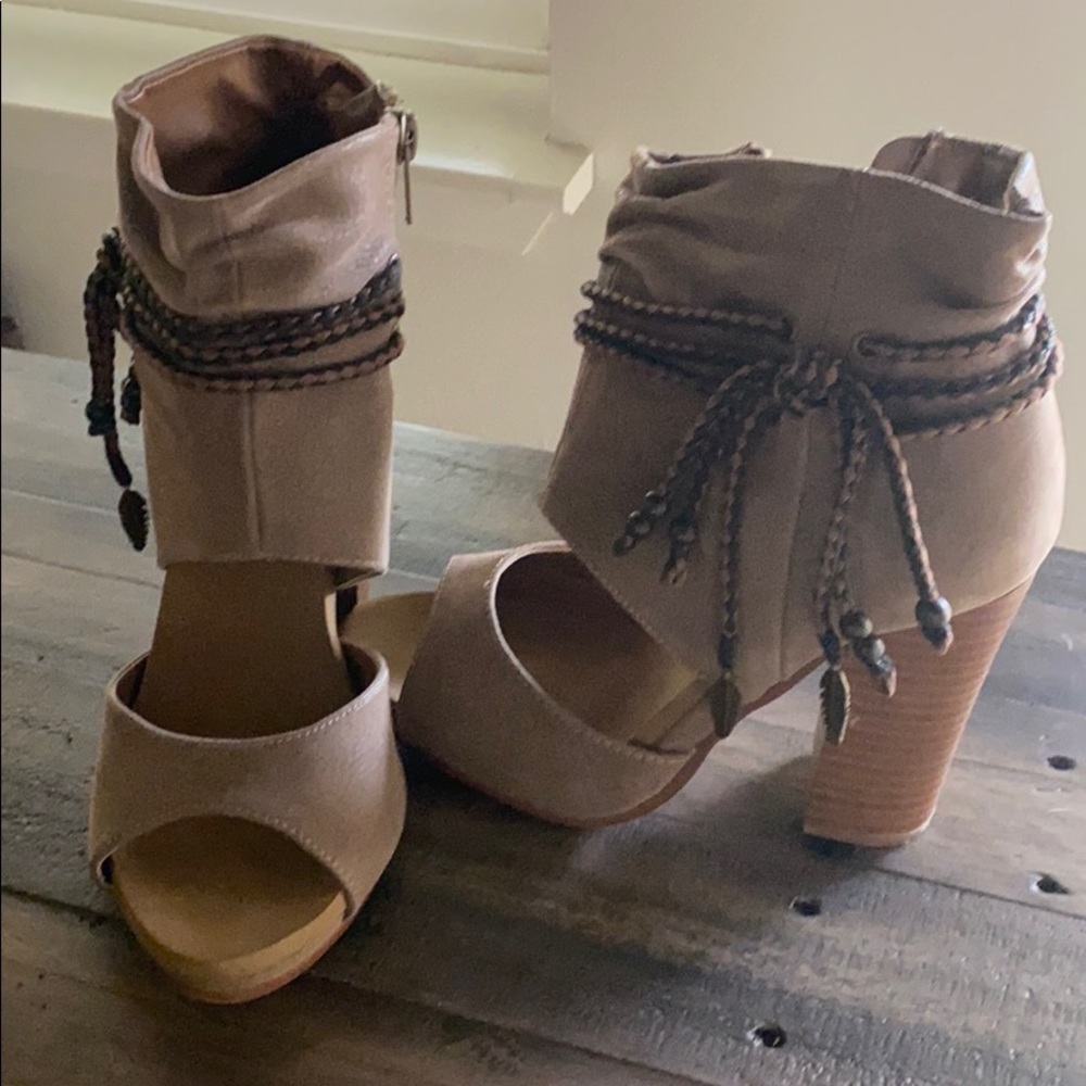 Groove Heels